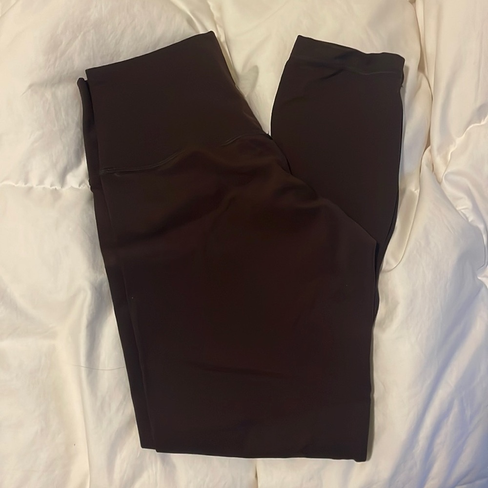 Lululemon Aligns 25” French press sz 8